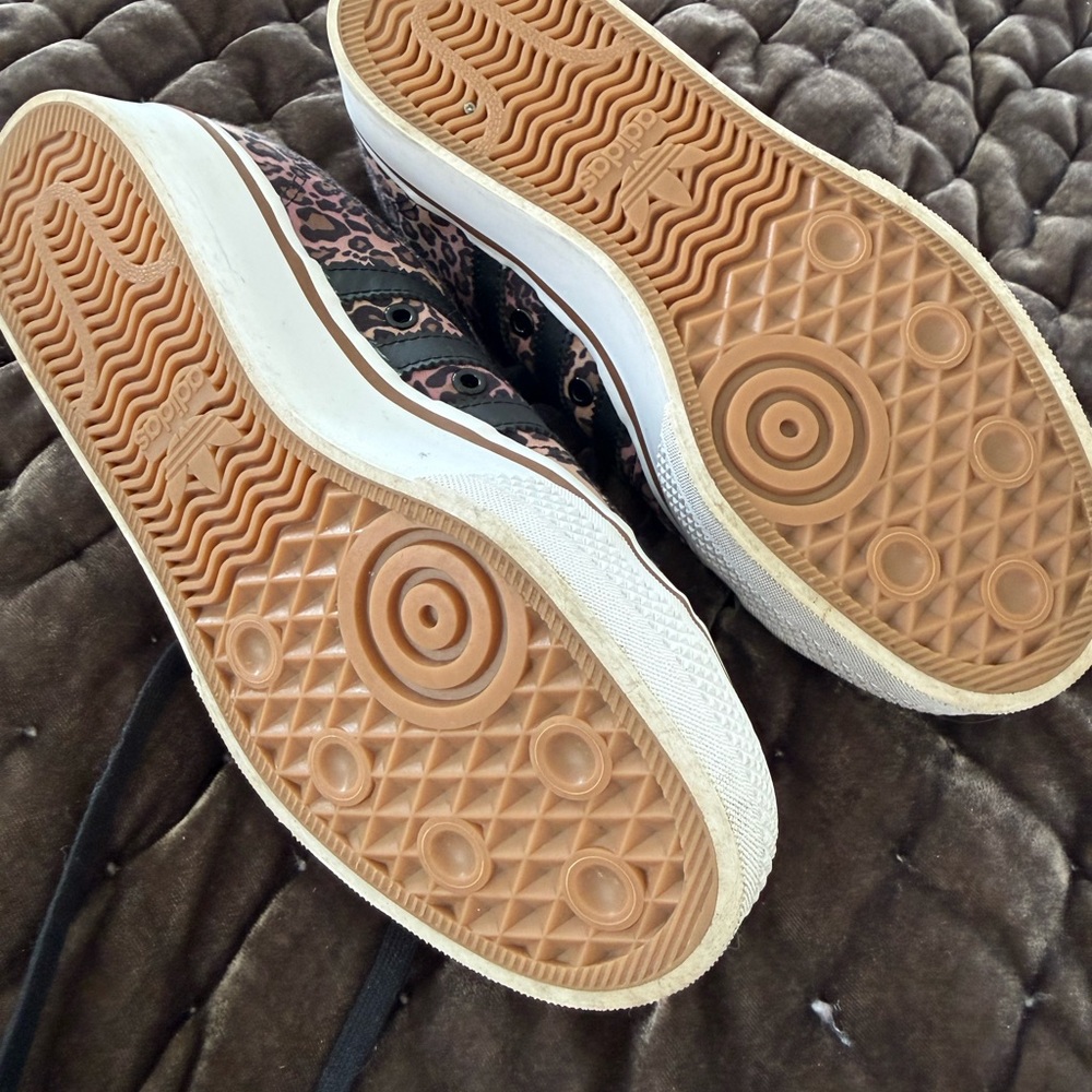 adidas Women’s Pink Leopard Print Low-Top Sneakers with Black Stripes - Picture 4 of 4